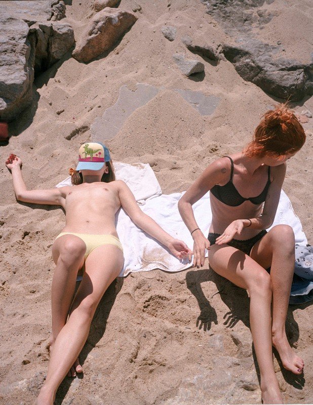 Η φωτογράφος Liza Mandelup βρήκε την ιδανική παραλία και φωτογραφίζεται όπως την γέννησε η μάνα της [εικόνες]   | iefimerida.gr 1