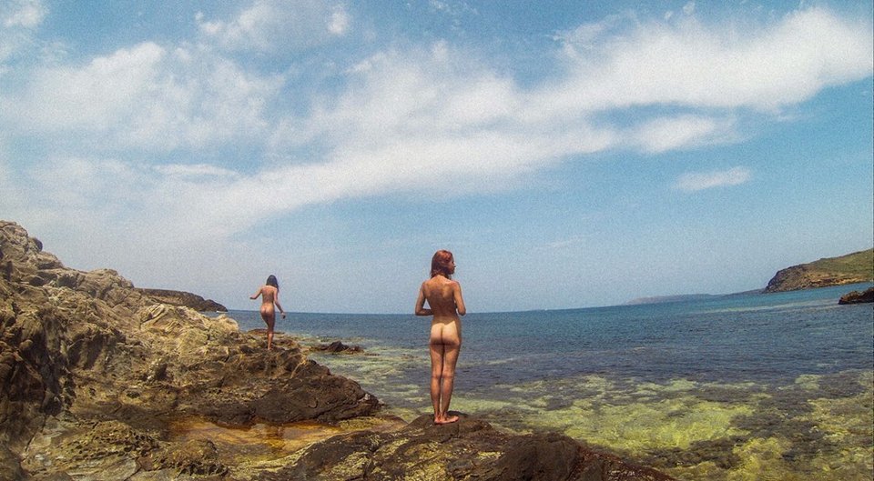 Η φωτογράφος Liza Mandelup βρήκε την ιδανική παραλία και φωτογραφίζεται όπως την γέννησε η μάνα της [εικόνες]   | iefimerida.gr 7