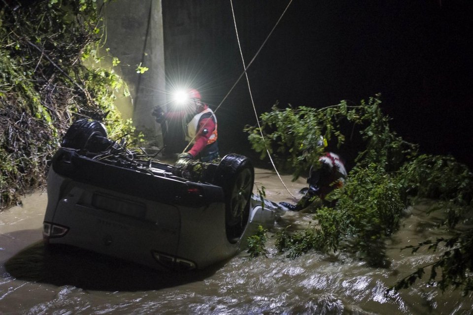 Τραγωδία στην Ιταλία: Τέσσερις νεκροί και 20 τραυματίες από ορμητικό χείμαρρο [εικόνες] | iefimerida.gr 4