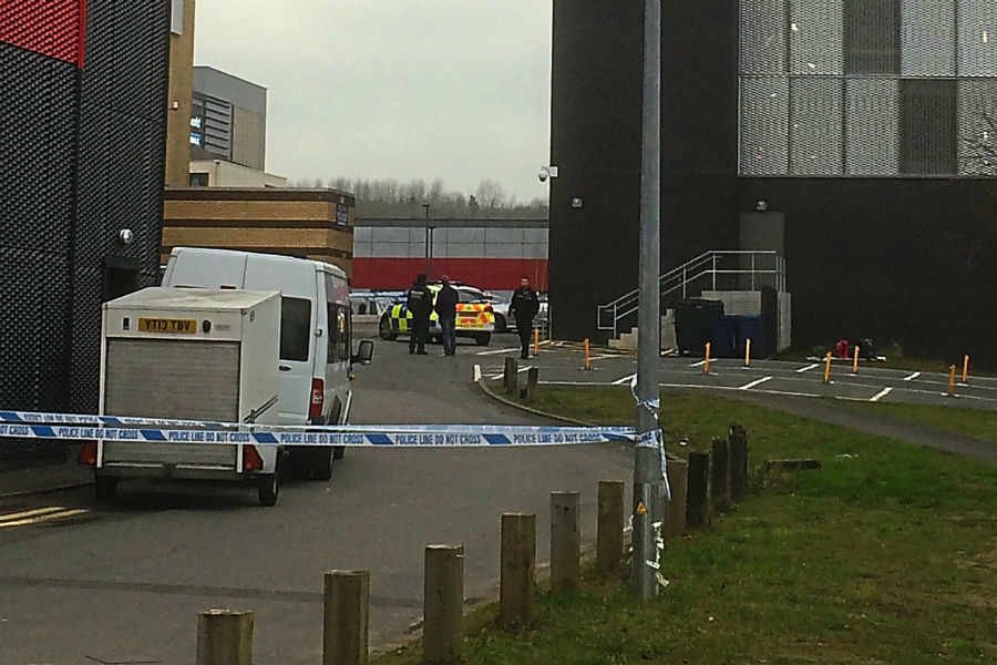 Μ. Βρετανία: Πλήθος ενθάρρυνε άνδρα να αυτοκτονήσει [εικόνα] | iefimerida.gr 0