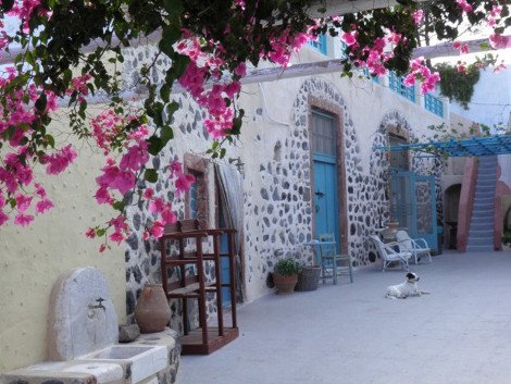 Το hostel στη Σαντορίνη που μάγεψε την Repubblica: Θα μείνετε σε παλιά κελάρια, θα κάνετε γιόγκα με θέα το Αιγαίο [εικόνες] | iefimerida.gr 5