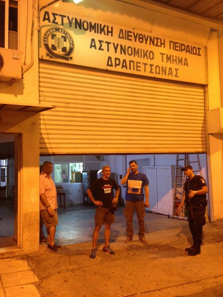 Σύλληψη λαθρεμπόρων στον Πειραιά για παράνομη διακίνηση 330 πτηνών [εικόνες] | iefimerida.gr 1