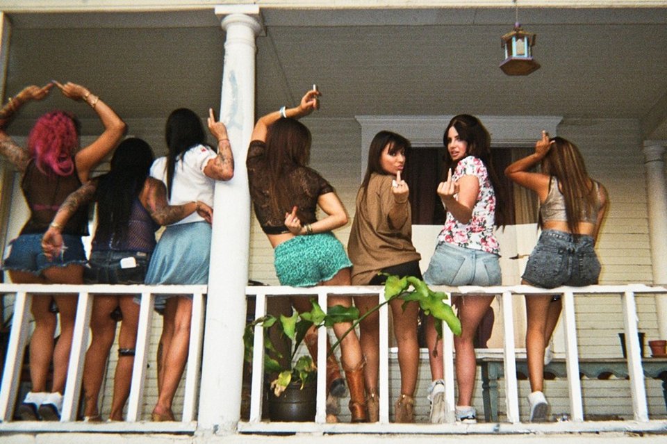 Στιγμιότυπα από το νέο σοκαριστικό φιλμ μικρού μήκους της Λάνα Ντελ Ρέι [εικόνες+ τρέιλερ]  | iefimerida.gr 1