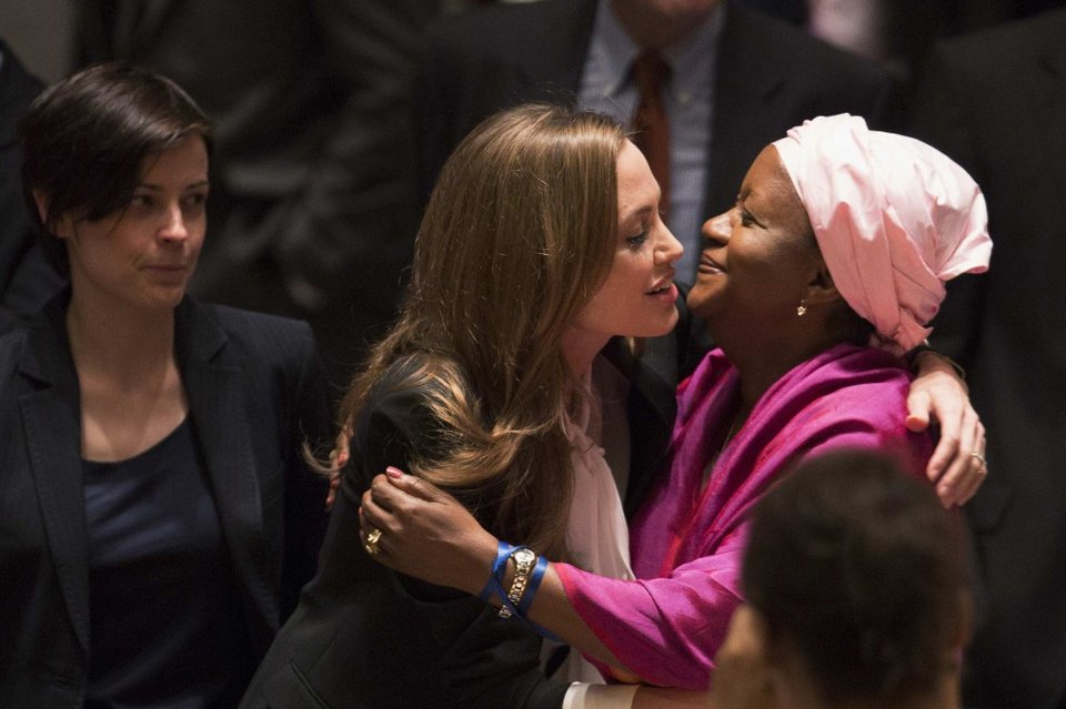 Η σαγηνευτική Αντζελίνα Τζολί και ο πύρινος λόγος της στα Ηνωμένα Εθνη «Σταματήστε τώρα τους βιασμούς» [εικόνες] | iefimerida.gr 6