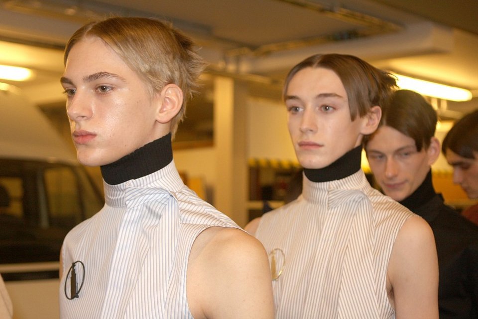 Το άφυλο λουκ στην πιο ακραία του εκδοχή από τον μόδιστρο Τζόναθαν Ουίλιαμ Άντερσον [εικόνες] | iefimerida.gr 2