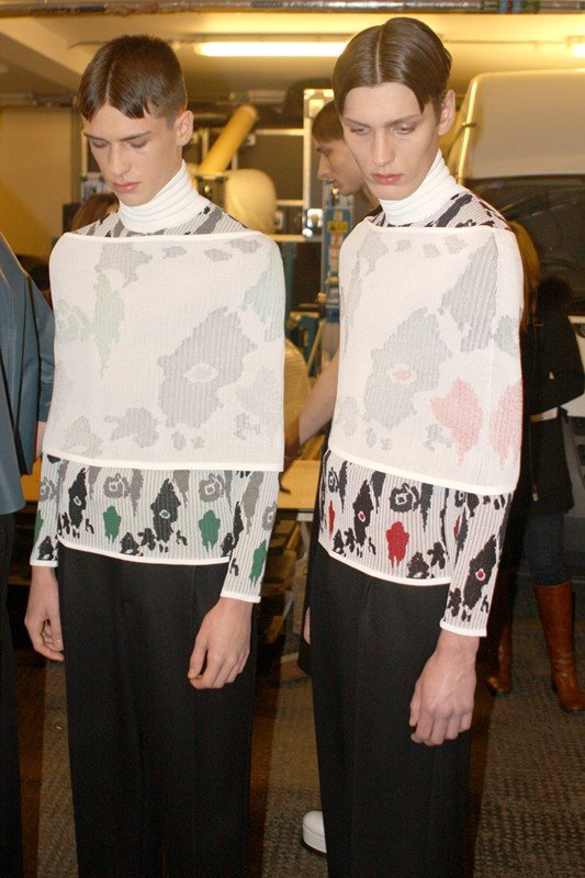 Το άφυλο λουκ στην πιο ακραία του εκδοχή από τον μόδιστρο Τζόναθαν Ουίλιαμ Άντερσον [εικόνες] | iefimerida.gr 4