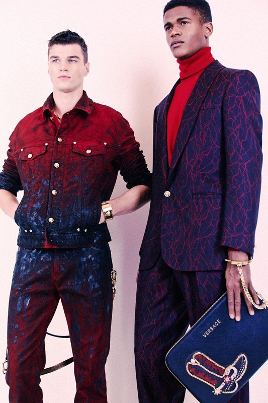 H Ντονατέλα Βερσάτσε μόλις εκτίναξε την γκέι μόδα στα ουράνια του αλήτικου εστετισμού [εικόνες] | iefimerida.gr 4