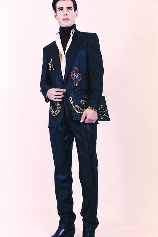 H Ντονατέλα Βερσάτσε μόλις εκτίναξε την γκέι μόδα στα ουράνια του αλήτικου εστετισμού [εικόνες] | iefimerida.gr 6