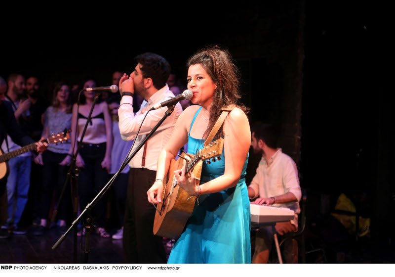 Η τραγουδίστρια κόρη της Αννας Βαγενά και του Λουκιανού Κηλαηδόνη [εικόνες] | iefimerida.gr 3