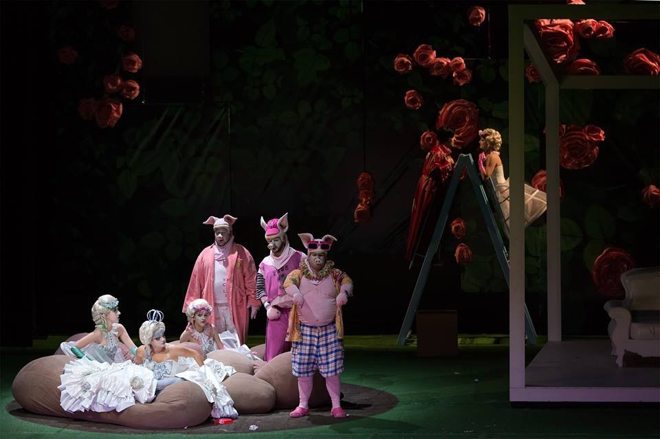 Προσοχή! Ο Πρίγκιπας λερώνει στη Λυρική [viral βίντεο] | iefimerida.gr 3