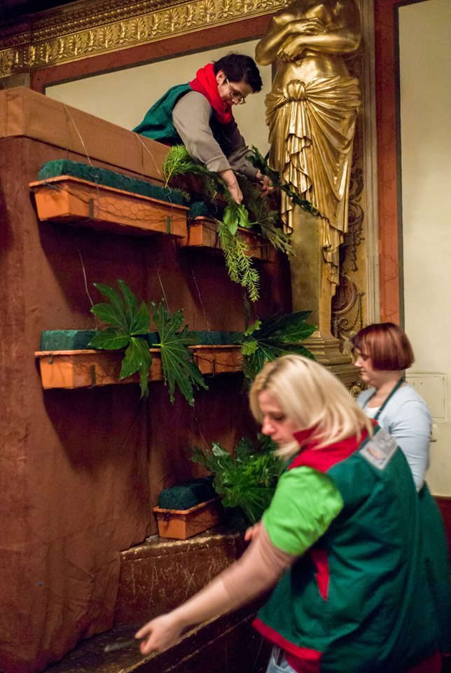 Ετοιμάζοντας τη μεγαλειώδη συναυλία της Πρωτοχρονιάς στη Βιέννη -Χιλιάδες λουλούδια, πρόβες, ο Μέτα [εικόνες] | iefimerida.gr 6