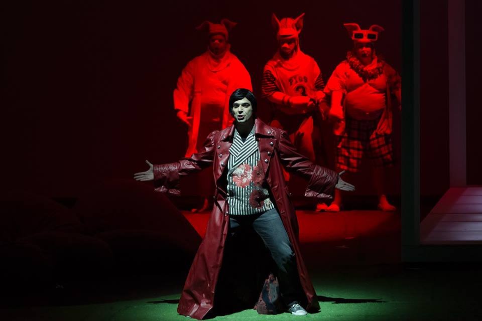 Προσοχή! Ο Πρίγκιπας λερώνει στη Λυρική [viral βίντεο] | iefimerida.gr 2