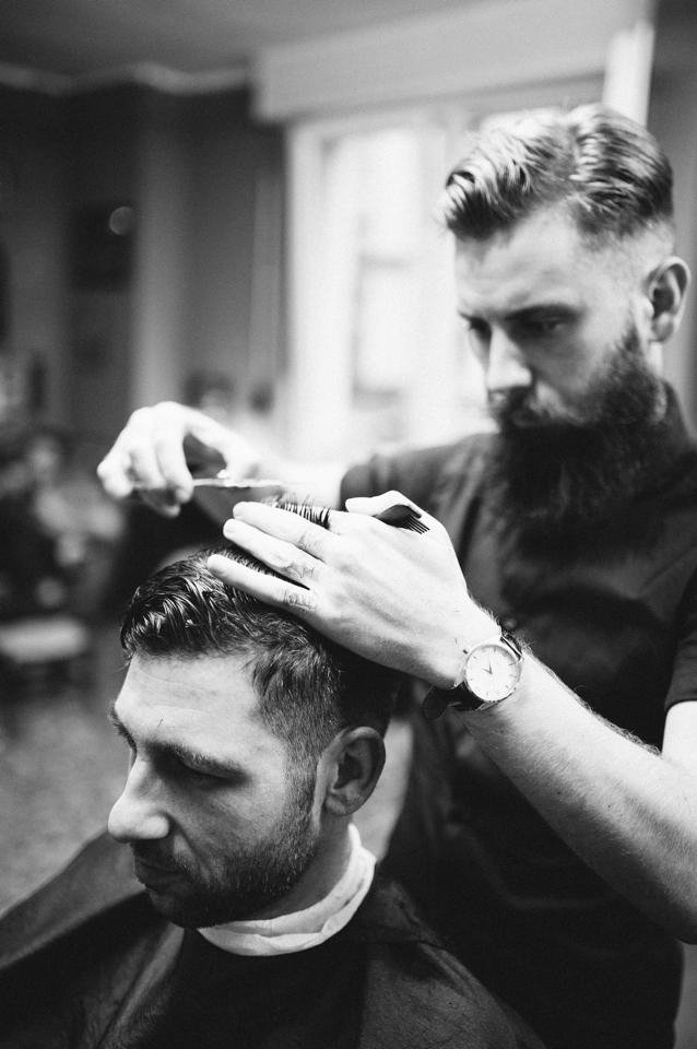 Αυτός είναι ο Ελληνας ροκ μπαρμπέρης που έχει τρελάνει τους Γερμανούς [εικόνες] | iefimerida.gr 14