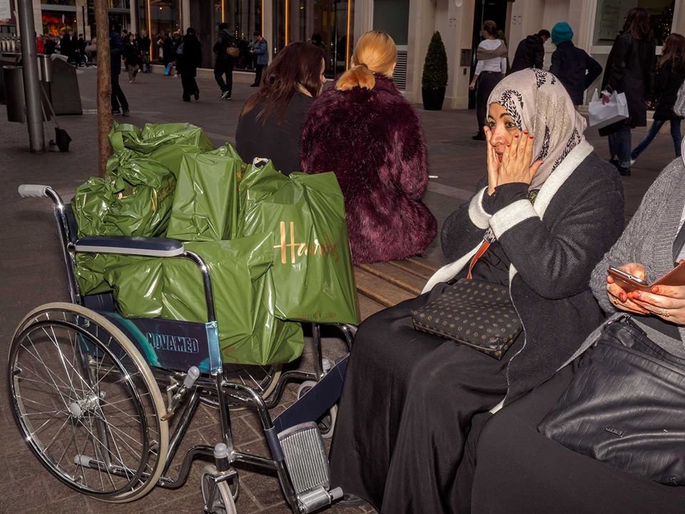 Οι πλούσιοι των Harrods: Ενα αποκαλυπτικό φωτογραφικό πρότζεκτ για τη χλιδή των ολίγων [εικόνες]  | iefimerida.gr 15