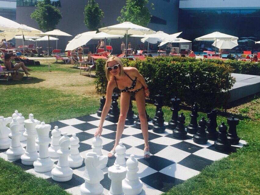 H Τζούλια Αλεξανδράτου στην πισίνα [εικόνες] | iefimerida.gr 1