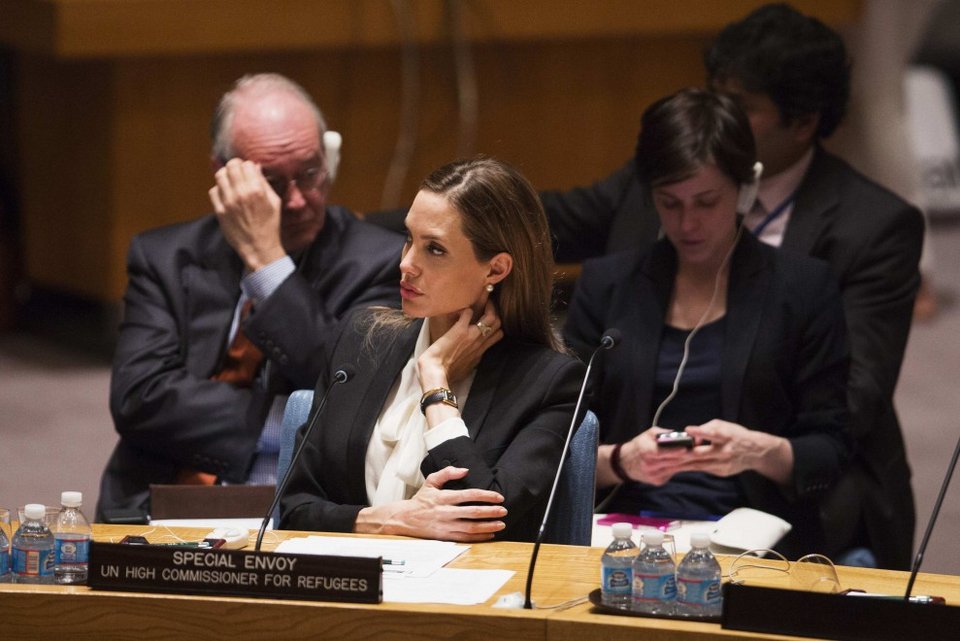 Η σαγηνευτική Αντζελίνα Τζολί και ο πύρινος λόγος της στα Ηνωμένα Εθνη «Σταματήστε τώρα τους βιασμούς» [εικόνες] | iefimerida.gr 8