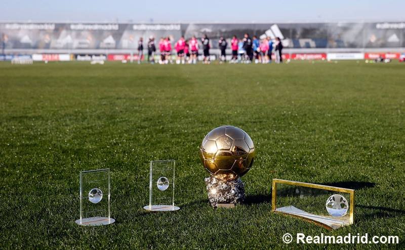 Τρελάθηκε ο Κριστιάνο Ρονάλντο – Κάνει προπόνηση... παρέα με την «Χρυσή Μπάλα» [εικόνες] | iefimerida.gr 0