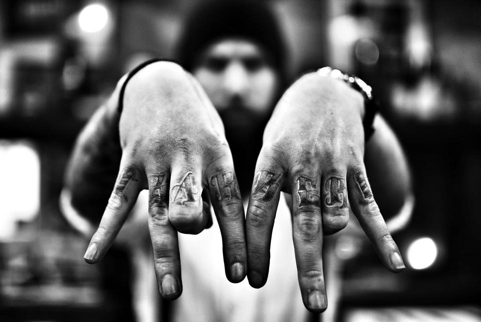 Αυτός είναι ο Ελληνας ροκ μπαρμπέρης που έχει τρελάνει τους Γερμανούς [εικόνες] | iefimerida.gr 17