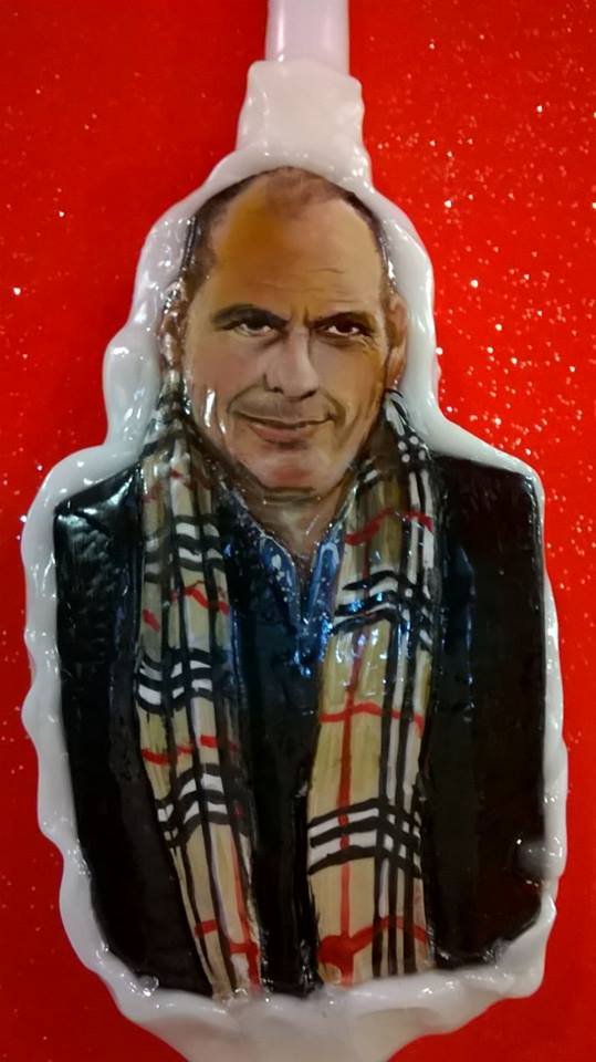 Ο Βαρουφάκης έγινε και... λαμπάδα για το Πάσχα [εικόνες] | iefimerida.gr 0