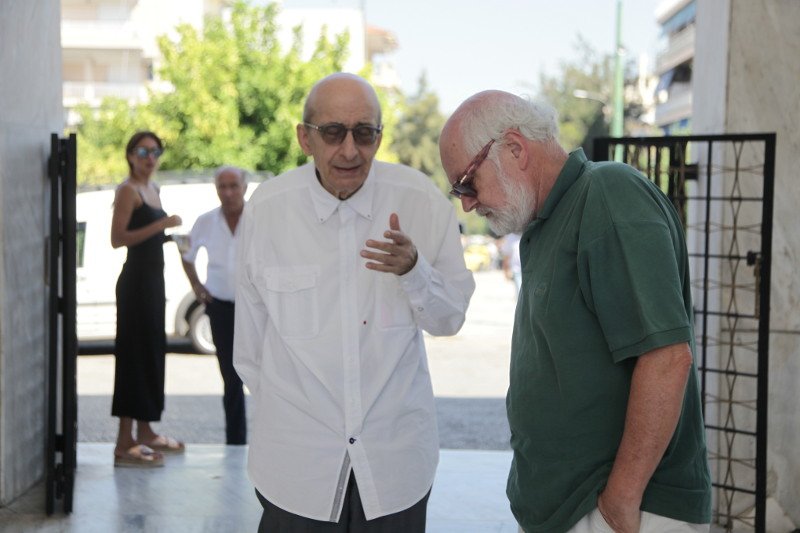 Πλήθος κόσμου συνόδεψε τον Δημήτρη Μαρωνίτη στην τελευταία του κατοικία [εικόνες] | iefimerida.gr 8