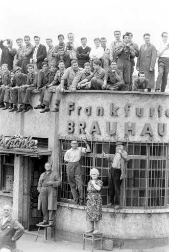 To περιοδικό ΤΙΜΕ θυμάται το χαμό που έγινε με την ομιλία του JFK στο Βερολίνο - Αυτό που δεν έγινε στην ομιλία Ομπάμα [εικόνες] | iefimerida.gr 7