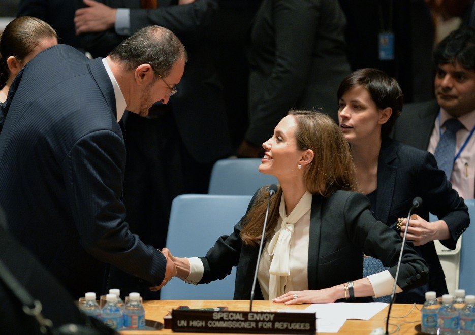 Η σαγηνευτική Αντζελίνα Τζολί και ο πύρινος λόγος της στα Ηνωμένα Εθνη «Σταματήστε τώρα τους βιασμούς» [εικόνες] | iefimerida.gr 9