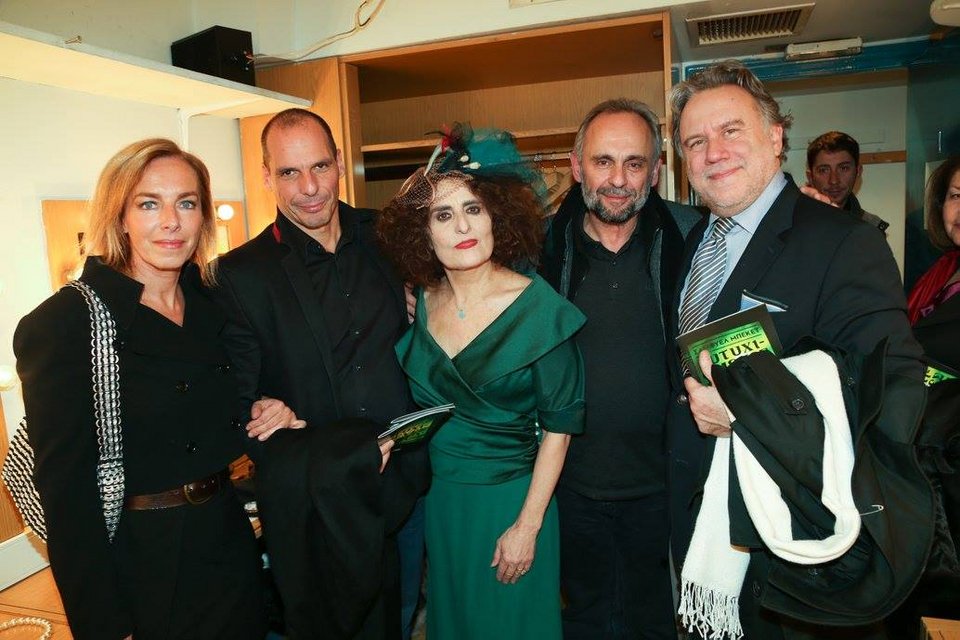 Ο Βαρουφάκης ψήφισε για Πρόεδρο και πήγε θέατρο: «Θα ζήσουμε ευτυχισμένες μέρες σαν του Μπέκετ» [εικόνες] | iefimerida.gr 9