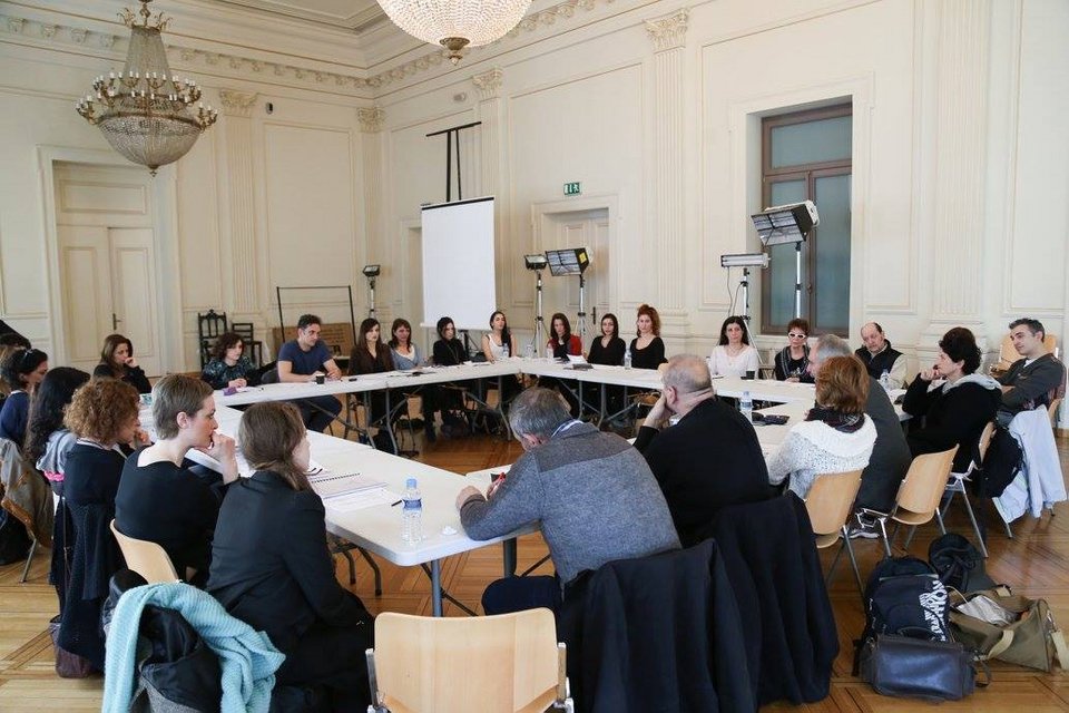 Ο Χατζάκης κάνει πρόβες και ανεβάζει φωτογραφίες στο facebook και ο Ξυδάκης βλέπει το ΔΣ του Εθνικού | iefimerida.gr 4