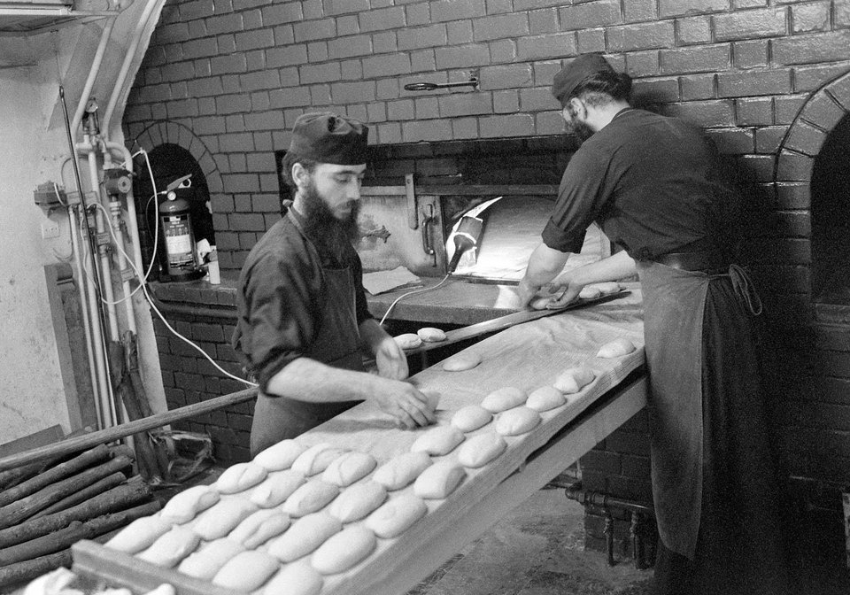 Πάσχα δεκαετίες πριν σε όλη την Ελλάδα: Βουτιά στο αρχείο του Μπενάκη [εικόνες] | iefimerida.gr 0