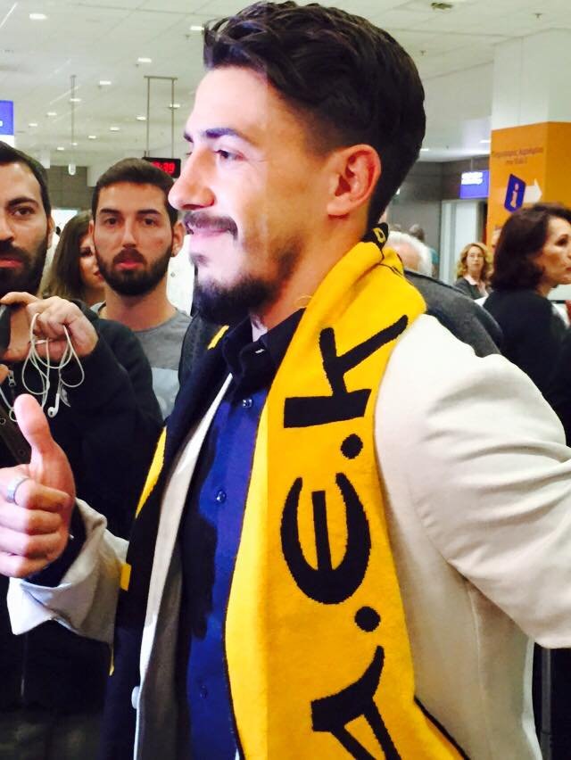 Σιμόες στην άφιξη του στην Αθήνα: Ηρθα στην ΑΕΚ για τίτλους [εικόνες & βίντεο] | iefimerida.gr 0