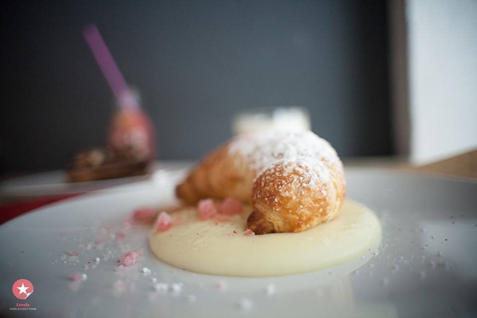 Μετά το μπουγατσάν έρχεται το κρουασάν μπέργκερ -Η λαχταριστή «βόμβα» θερμίδων [εικόνες] | iefimerida.gr 2