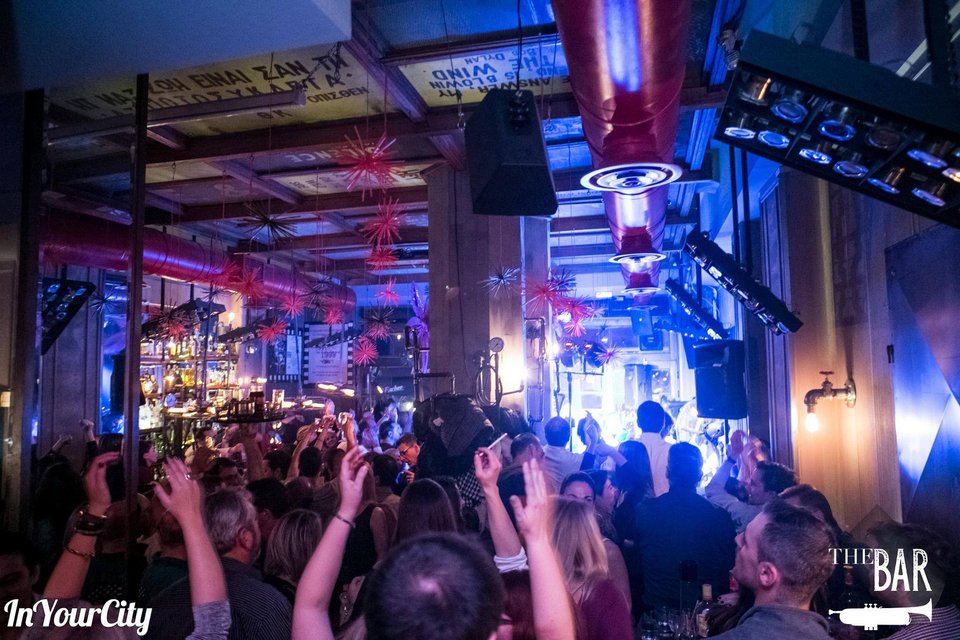 Βάζει λουκέτο μετά από 18,5 χρόνια ιστορικό μπαρ στην παραλία της Θεσσαλονίκης [εικόνες] | iefimerida.gr 2