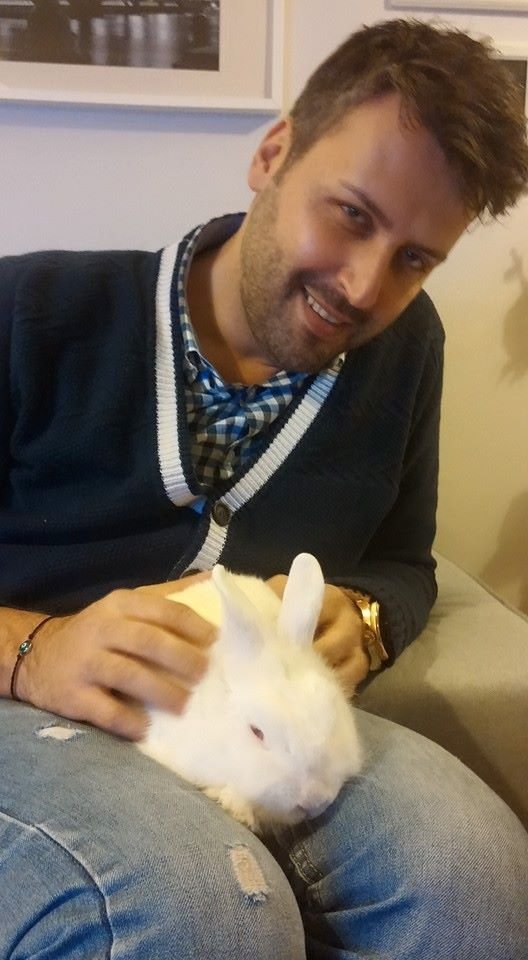 Από το δελτίο ειδήσεων στην πίστα - Ο παρουσιαστής της ΝΕΡΙΤ που βγήκε στο τραγούδι [εικόνες] | iefimerida.gr 7