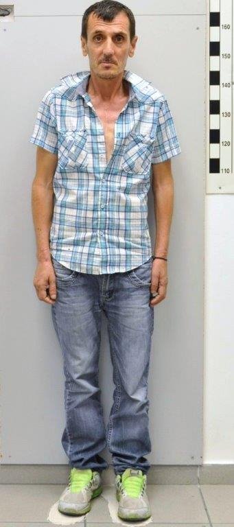 Ο 45χρονος Αλβανός που ασέλγησε σε ανήλικα σε παιδική χαρά στον Πειραιά [εικόνες] | iefimerida.gr 0