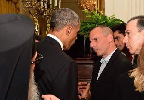 Ο Τζον Στάμος έγινε σκιά του Βαρουφάκη και έπεισε τον Ομπάμα να ποζάρει μαζί του [εικόνες] | iefimerida.gr 1