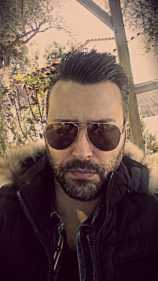 Από το δελτίο ειδήσεων στην πίστα - Ο παρουσιαστής της ΝΕΡΙΤ που βγήκε στο τραγούδι [εικόνες] | iefimerida.gr 6