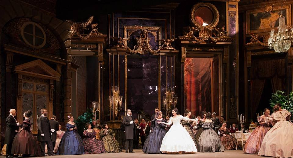 Οι πρώτες εικόνες από τις πρόβες της Λυρικής για την Τραβιάτα του Βέρντι [εικόνες] | iefimerida.gr 1