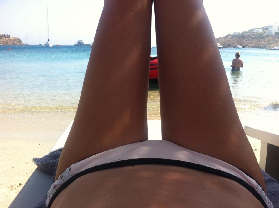 Η Τζούλια στη Μύκονο με το μπικίνι της [εικόνες] | iefimerida.gr 1