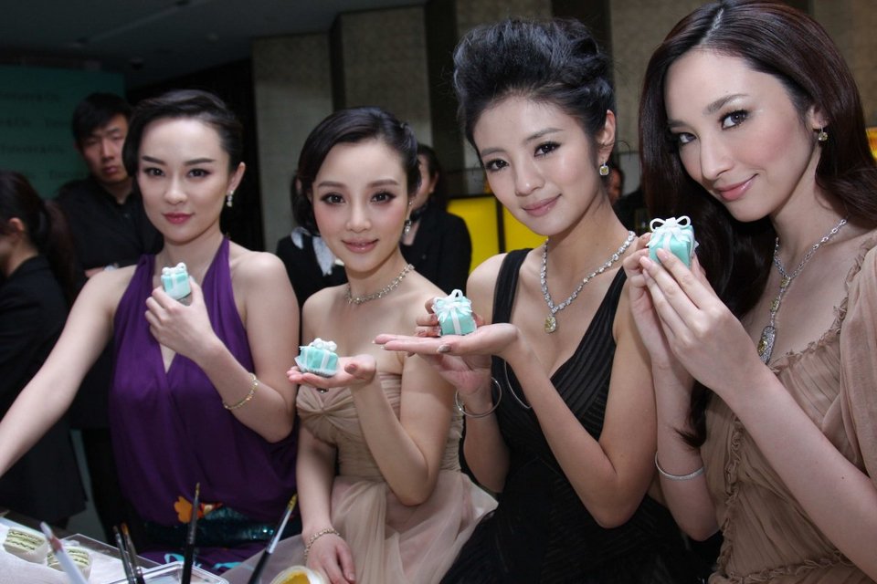 Τα Louis Vuitton στην Κίνα τα έχουν για... στραγάλια: Τι αγοράζουν οι νεόπλουτοι και τι οι αριστοκράτες -Οι 5 τύποι καταναλωτών [εικόνες] | iefimerida.gr 2