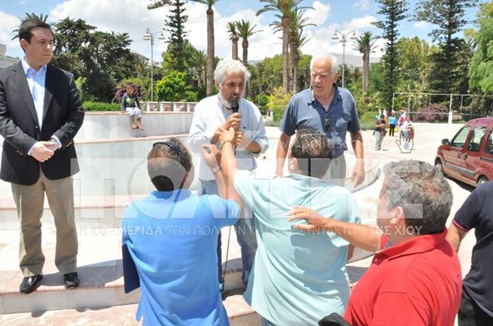 Χαμός στη Χίο: Επιτέθηκαν στον Μηταράκη [εικόνες&βίντεο] | iefimerida.gr 2