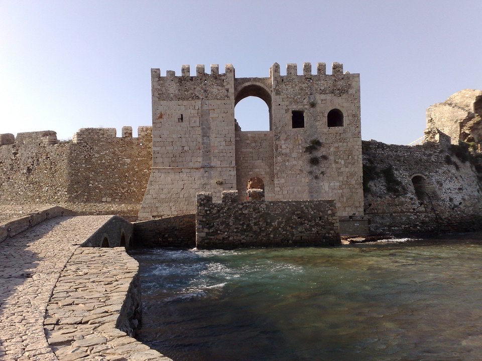 Ενα κάστρο μέσα στο νερό -Η εντυπωσιακή καστροπολιτεία της Μεθώνης [εικόνες] | iefimerida.gr 4