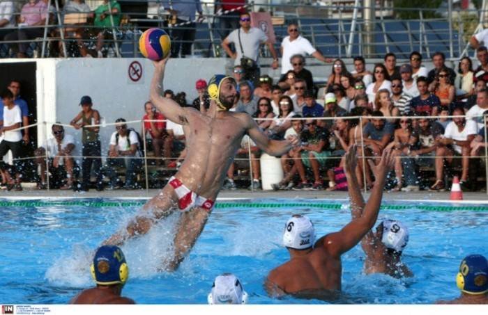 Πετάει ο Κρητικός: Η απίστευτη φωτογραφία του πολίστα Μανώλη Μυλωνάκη που τρέλανε το διαδίκτυο [εικόνα] | iefimerida.gr 0