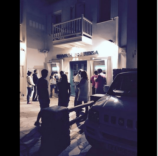 Πανικός σε ΑΤΜ και βενζινάδικα χθες τη νύχτα [εικόνες] | iefimerida.gr 8