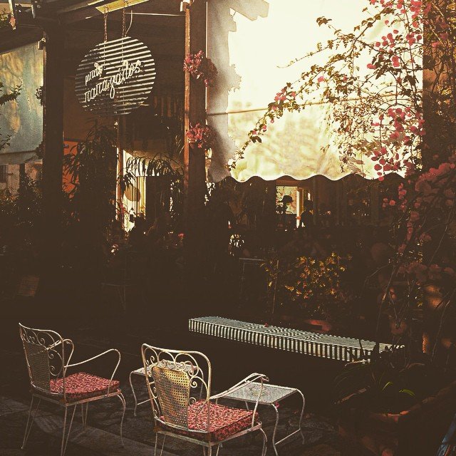 Στον ξεχωριστό Μπλε Παπαγάλο: Το στέκι της πόλης με ρετρό διάθεση και μουσικές [εικόνες] | iefimerida.gr 10