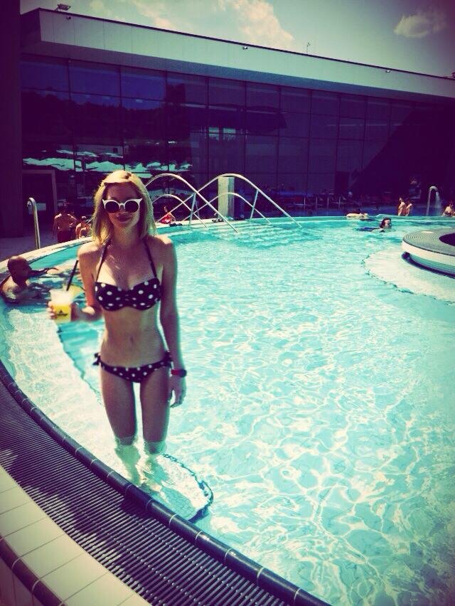 H Τζούλια Αλεξανδράτου στην πισίνα [εικόνες] | iefimerida.gr 5