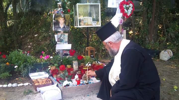 Εξι μήνες χωρίς τον Βαγγέλη Γιακουμάκη - Το μνημόσυνο και το συγκινητικό μήνυμα της αδελφής του [εικόνες] | iefimerida.gr 6