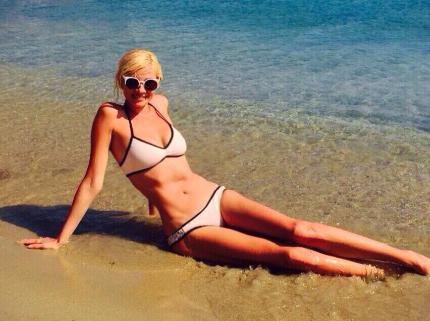 Η Τζούλια στη Μύκονο με το μπικίνι της [εικόνες] | iefimerida.gr 3