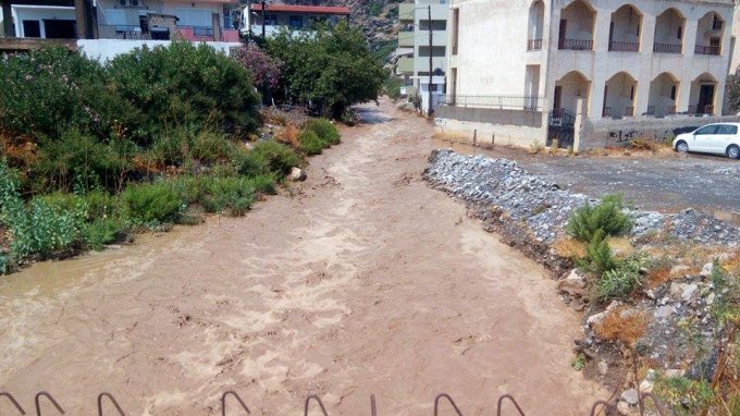 Ανοιξαν οι ουρανοί στην Κρήτη – Αυγουστιάτικος κατακλυσμός [εικόνες & βίντεο] | iefimerida.gr 4