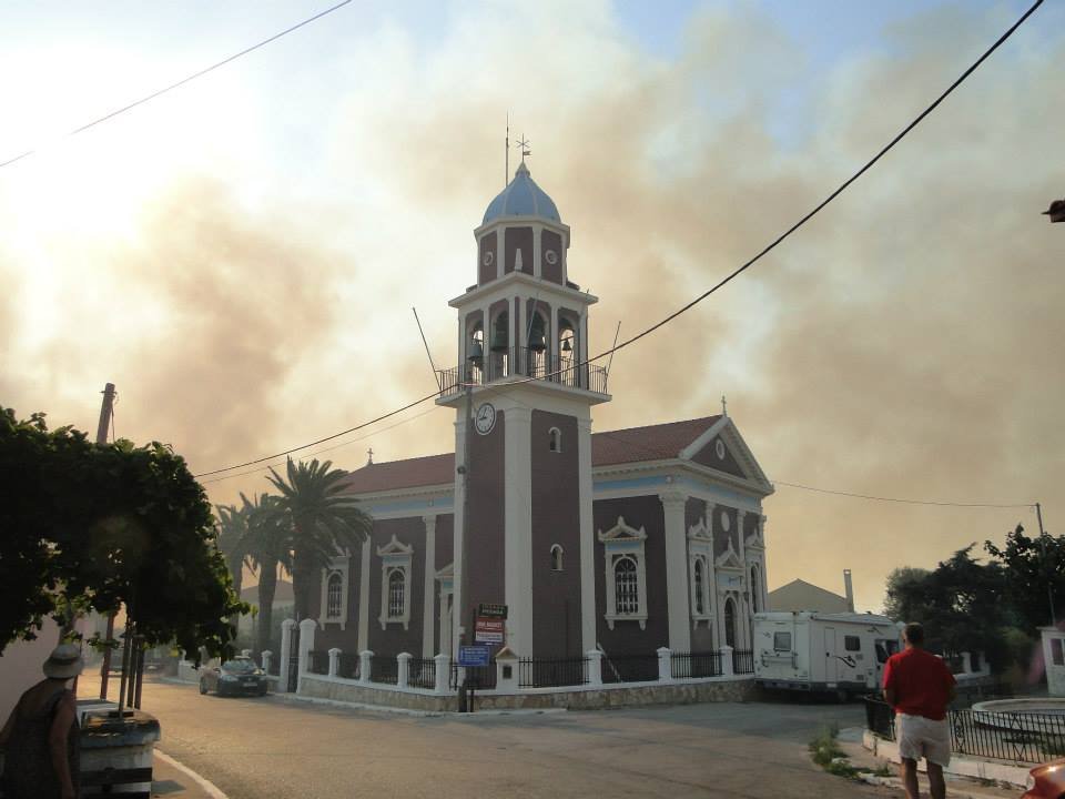 Πύρινη λαίλαπα απειλεί χωριά της Κεφαλλονιάς- Εκκενώθηκαν κατοικίες [εικόνες] | iefimerida.gr 0
