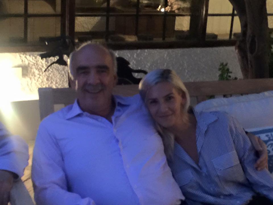 Η Ντόρα φωτογραφίζει τον Μεϊμαράκη με την κόρη του [εικόνα] | iefimerida.gr 0